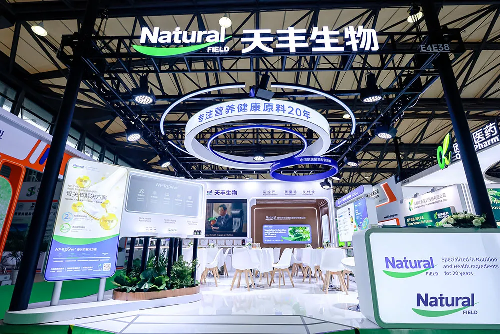 Stand da Natural Field atrai grande público com ambiente de discussão animado no primeiro dia da CPHI 2026